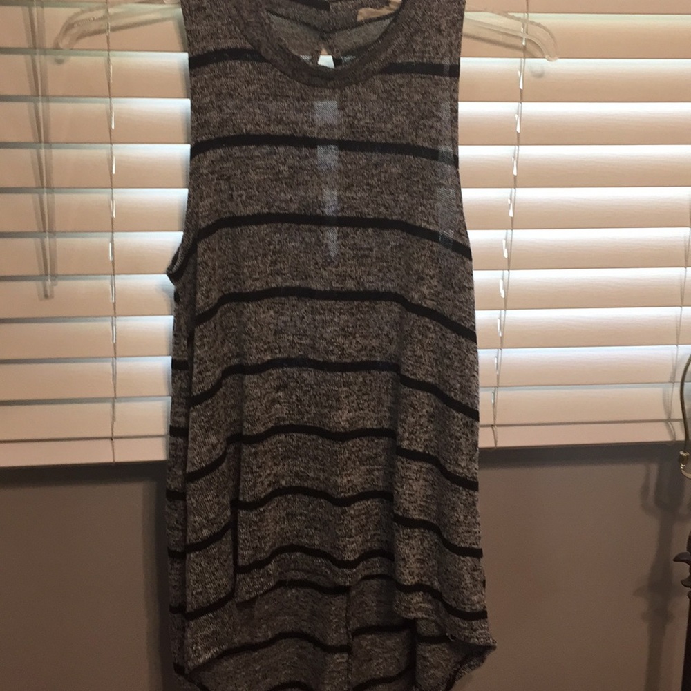 Hi/Low sleeveless sweater top